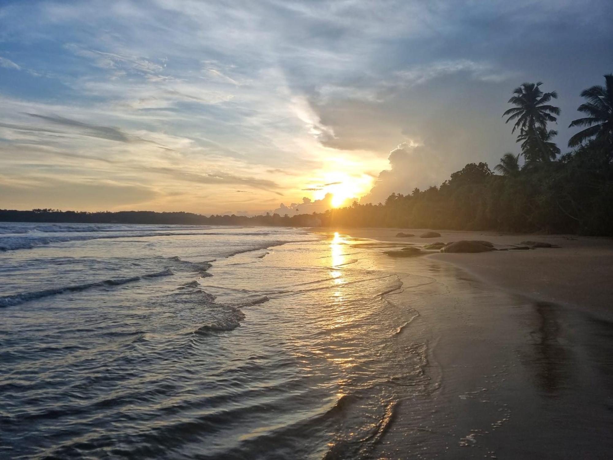Relax Beach House Tangalle Exterior photo