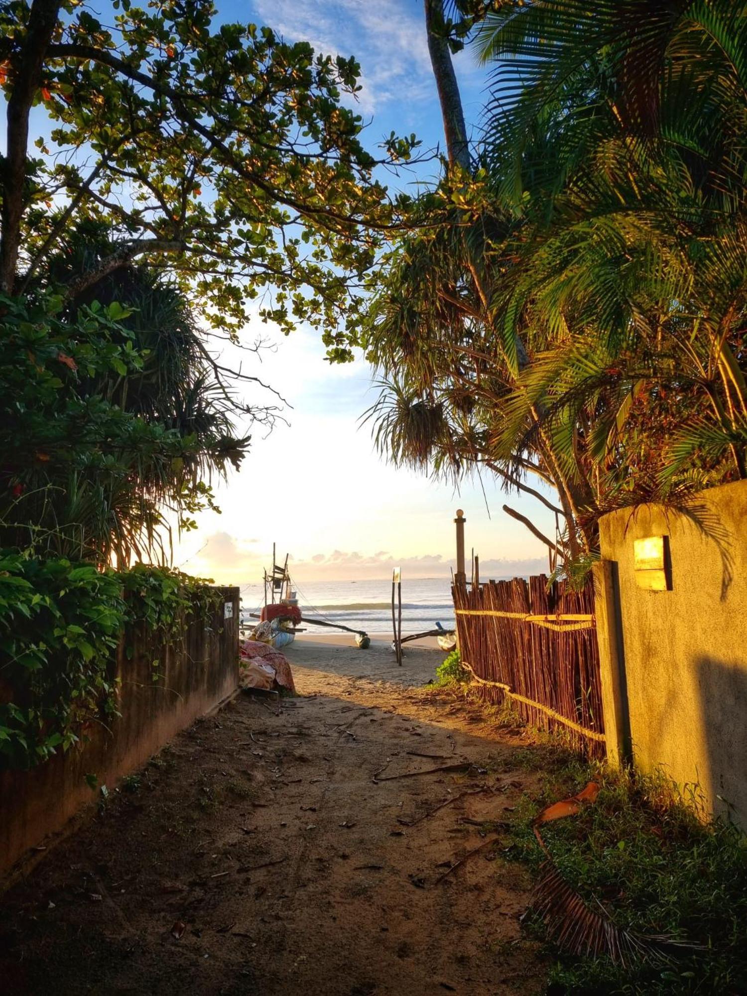 Relax Beach House Tangalle Exterior photo